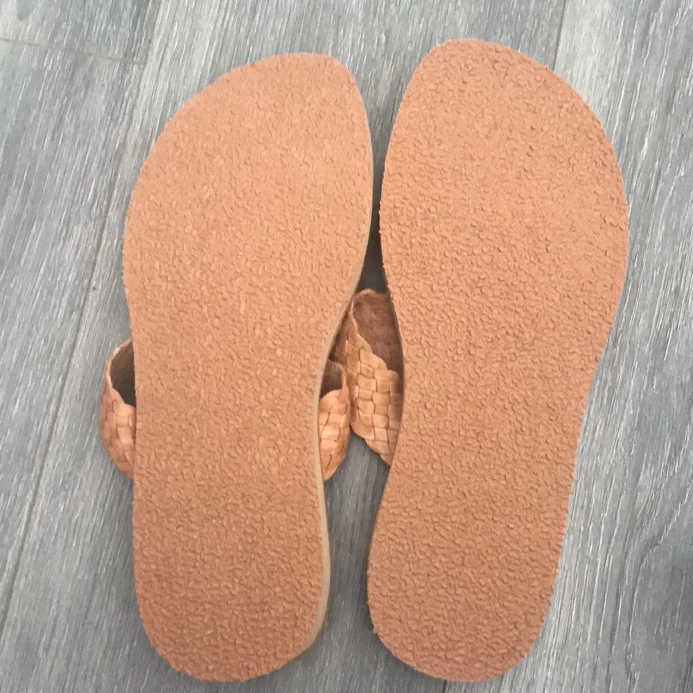 SOLD in BOGO!!!! Handmade Mexican Huaraches Floral Tan Double Strap Sandals - Picture 5 of 7